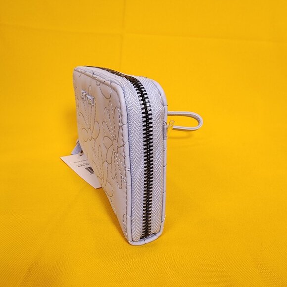 Betsey Johnson Blue Quilted Daisy Flower Spring Wallet Wristlet Zip Around NEW - Picture 6 of 12